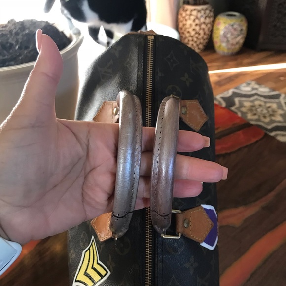 Custom Hand Painted Speedy 30 signed by artist. - Picture 6 of 8